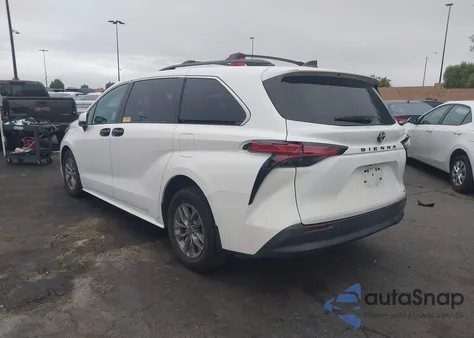 2022 Toyota Sienna Le z USA, uszkodzony, nr VIN 5TDBRKEC5NS133726